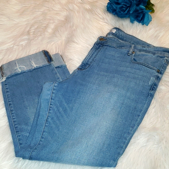 LOFT PLUS Pants - LOFT PLUS DENIM CAPRIS W/ DISTRESSED HEM SZ 22
